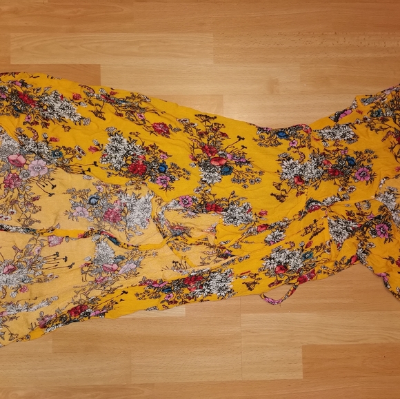 Summer cut out dress - Picture 2 of 2